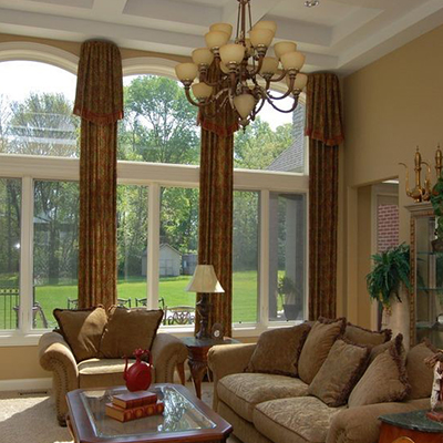 تمام پرده‌های خانگی سطحی از عایق‌بندی پنجره را ارائه می‌دهند که میزان آن را ضخامت پارچه تعیین می‌کند. 