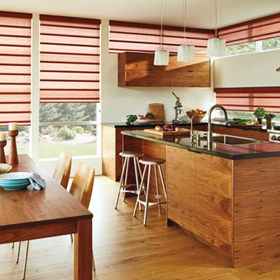پرده آشپزخانه جهت کنترل نور ورودی به محیط، افزایش زیبایی، آرامش و... استفاده می‌شود.