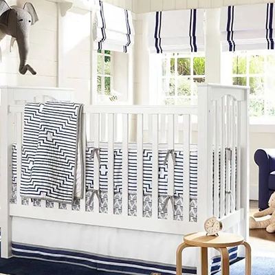 ابعاد پرده اتاق کودک بسته به ابعاد پنجره و سن کودک می‌تواند متفاوت باشد.