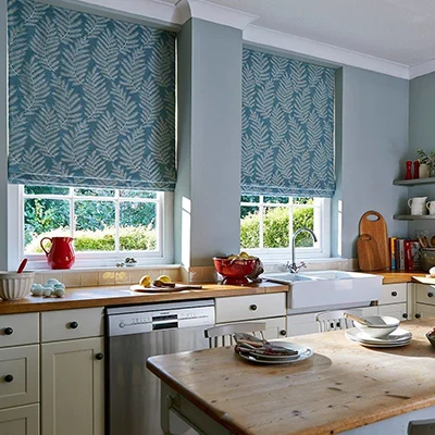 رنگ آبی مناسب برای آشپزخانه‌هایی با سبک کلاسیک و فرانسوی